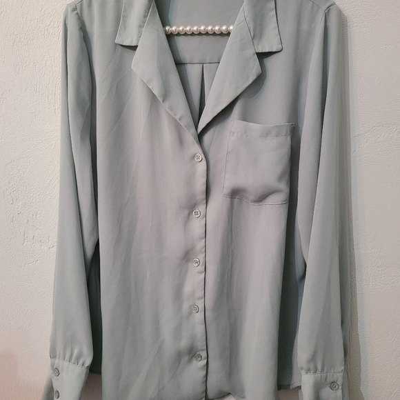 Who What Wear Loose fit women's stylish button down shirts - Picture 3 of 8